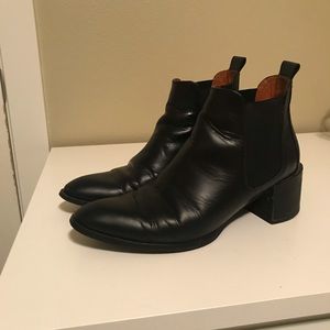 Everlane Heeled Boot in Black